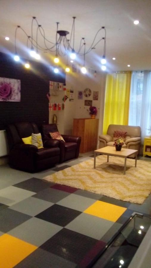 Carer 4 You Residential Home Upholland Extérieur photo